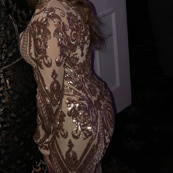 Xtaren Dresses & Skirts - Xtaren medium gold sequin party dress cardi b